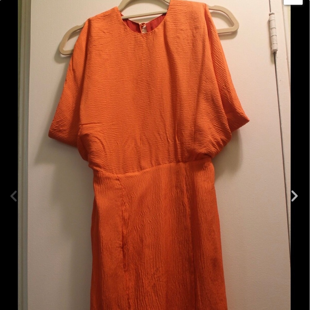 WREN CORAL RED SILK CREPE WIDE KEYHOLE BACK KIMONO